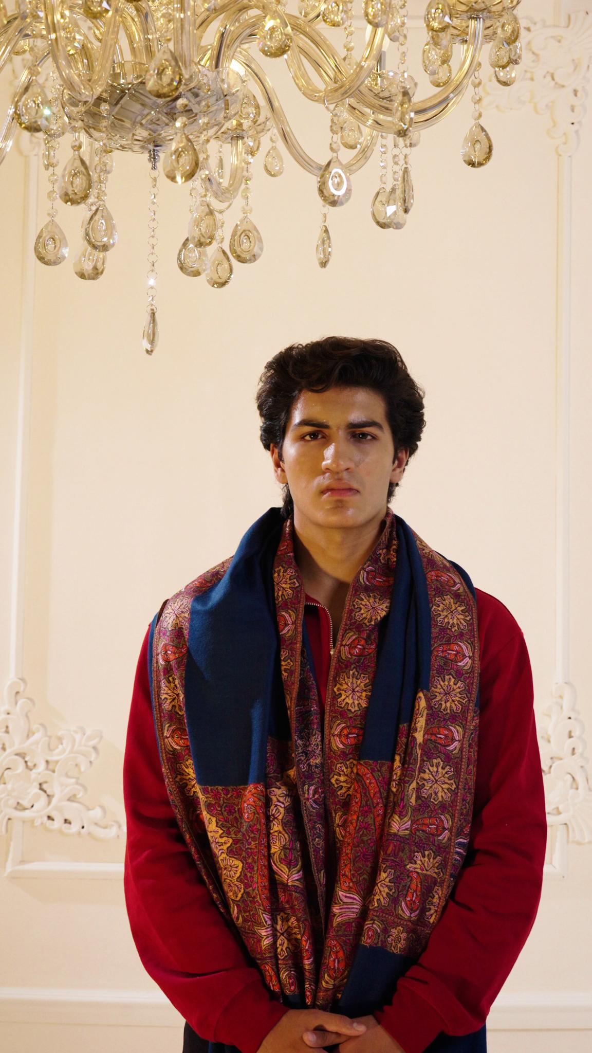 King of Blue - Pashmina in Navy - Image 7