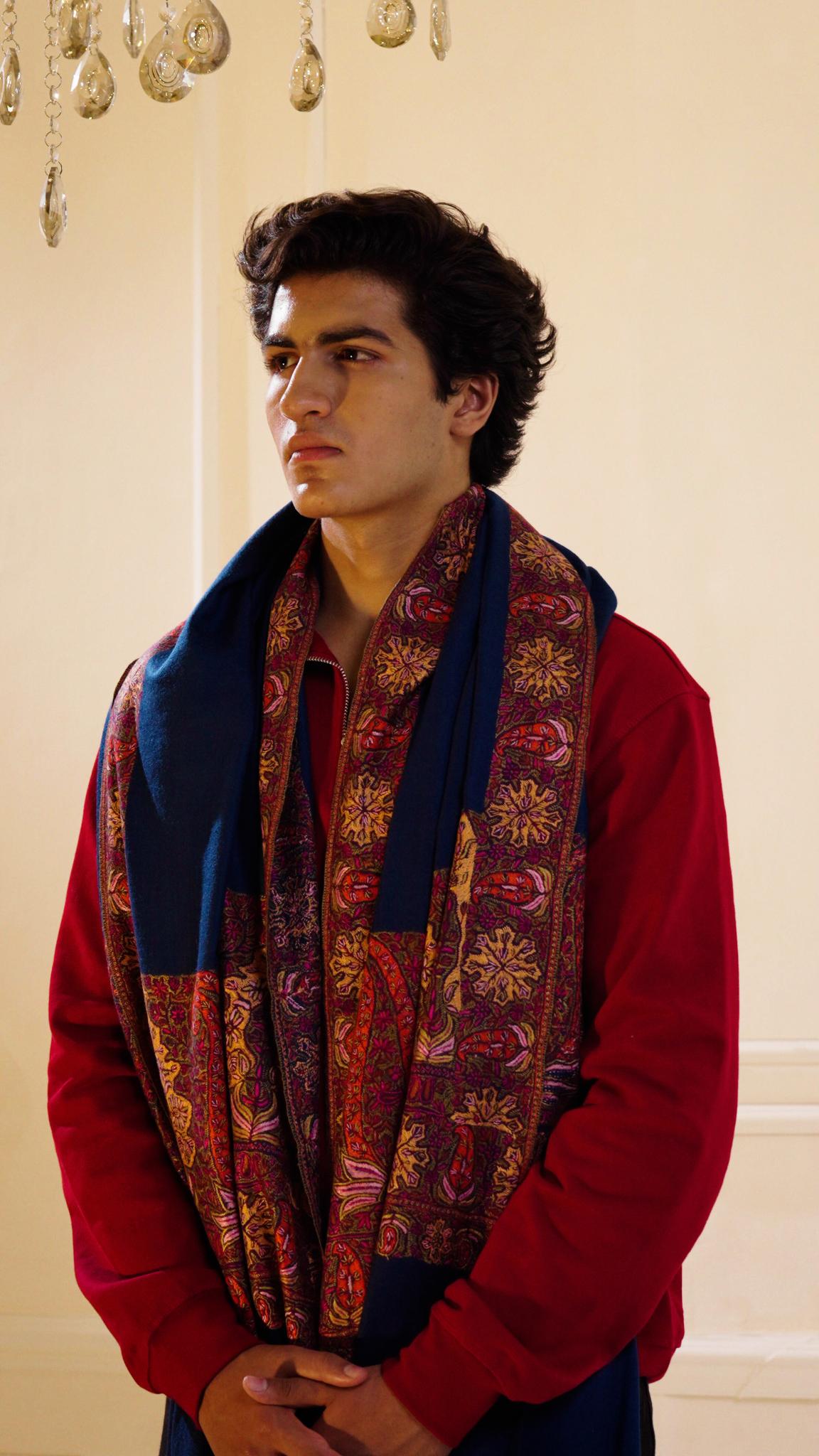 King of Blue - Pashmina in Navy - Image 3