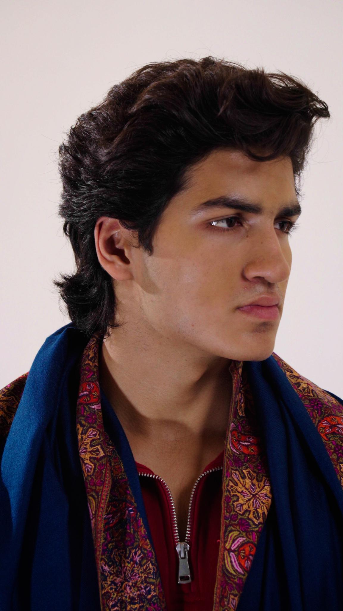 King of Blue - Pashmina in Navy - Image 2