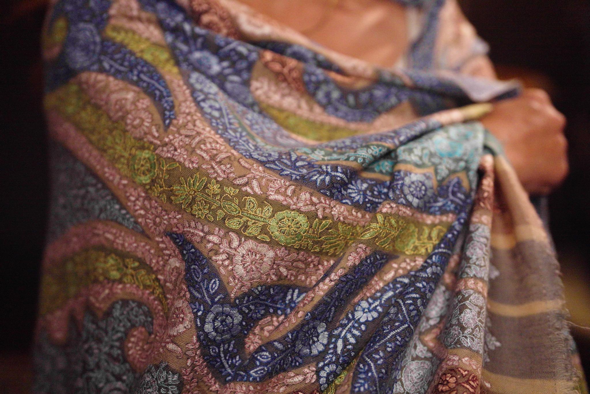 Lightfall - Handwoven Pashmina Shawl - Image 3